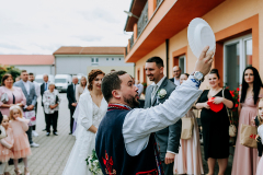 Svadobný deň od odobierky cez svadobný program až po čepčenie.