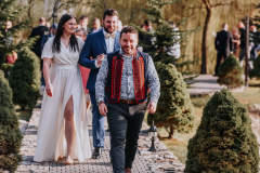 Starejší, mladejší na svadbu. Učiteľ hry na heligónku. Hudobný sprievod na akordeóne. Moderátor a zabávač pre svadbu a večierky. Koordinátor svadby. Prievidza, Bojnice, Žilina, Považská Bystrica, Nové Mesto nad Váhom, Trenčín, Dubnica nad Váhom, Trnava, Piešťany, Levice, Galanta, Dunajská Streda, Topoľčany, Zlaté Moravce, Ilava, Žarnovica, Kremnica, Bánovce nad Bebravou, Banská Bystrica, Púchov, Banská Štiavnica, Zvolen, Brezno, Ružomberok, Liptovský Mikuláš, Dolný Kubín