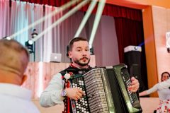 Dominik Krpelan starejší, mladejší, moderátor svadby