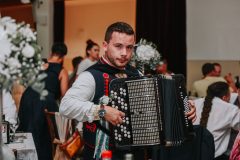 starejší alebo aj mladejší Dominik Krpelan z Prievidze, ktorý vie zábavu udržať aj pri hre na harmonike, svadobný moderátor, koordinátor svadieb, harmonikár, pedagóg, učiteľ, Nitrica, Piešťany, Šurany, Zvolen, Banská Štiavnica, Žarnovica