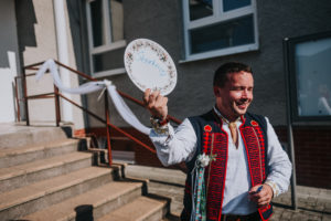 Starejší alebo aj mladejší Dominik Krpelán harmonikár hudobník, moderátor a koordinátor svadieb